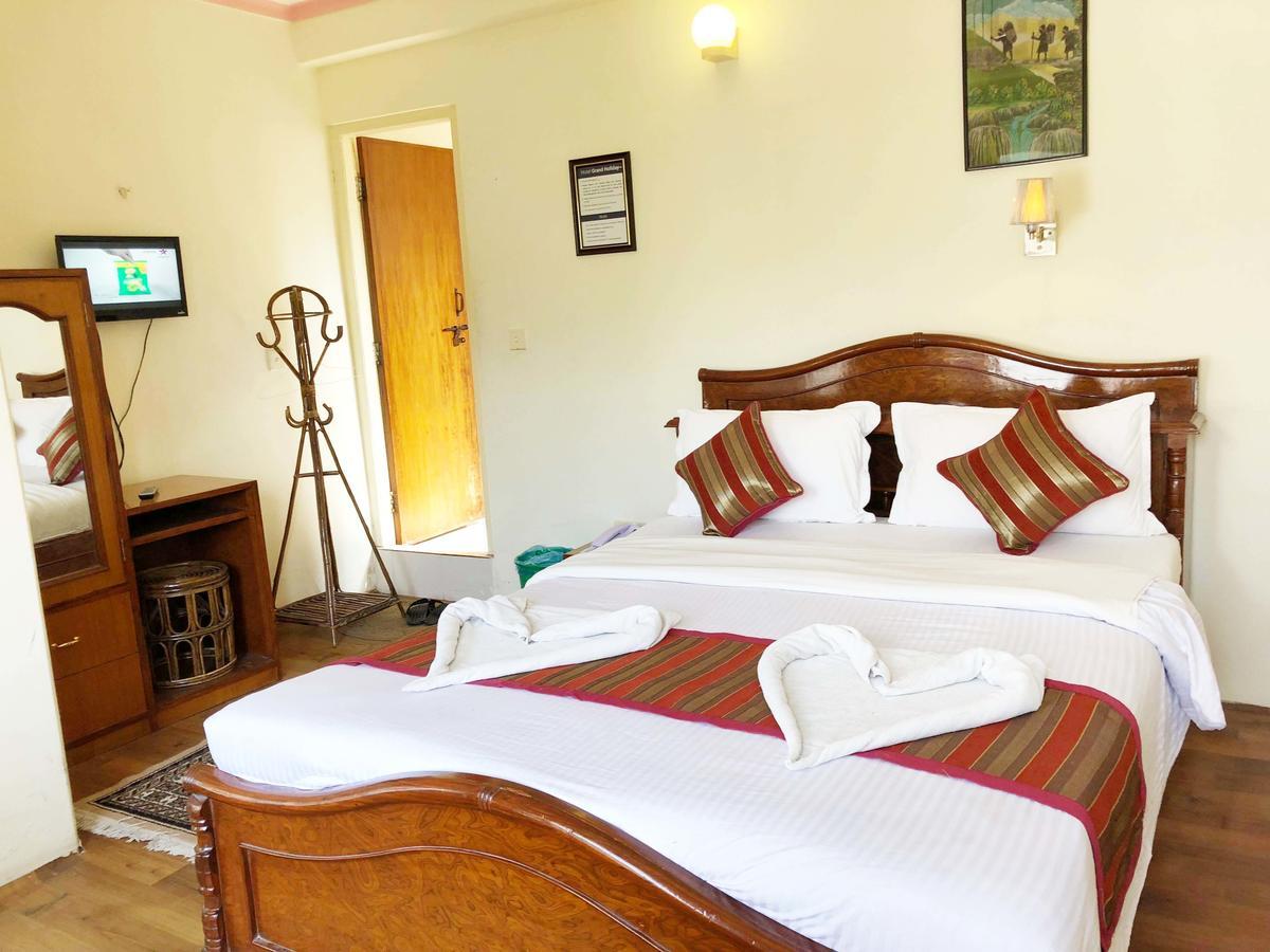 Hotel Grand Holiday Покхара Екстер'єр фото
