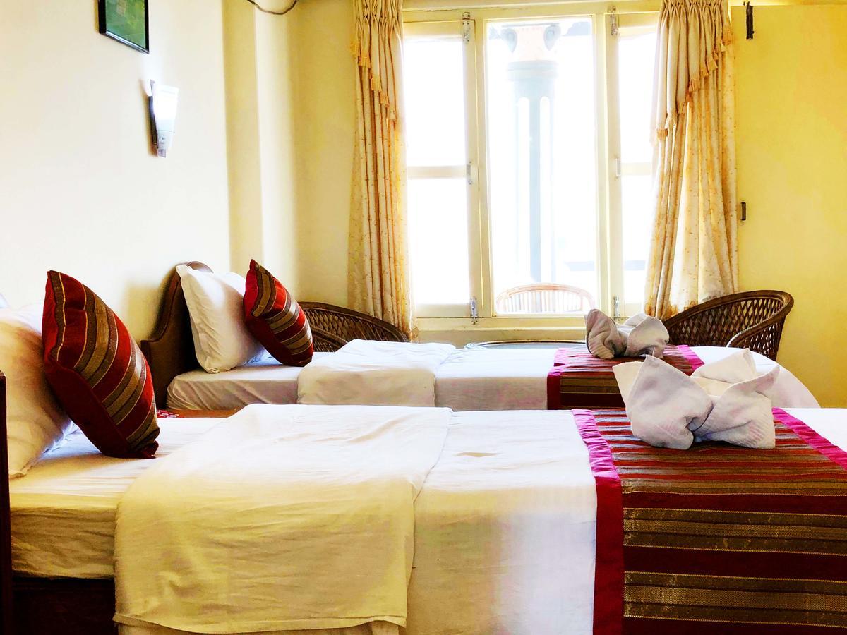 Hotel Grand Holiday Покхара Екстер'єр фото