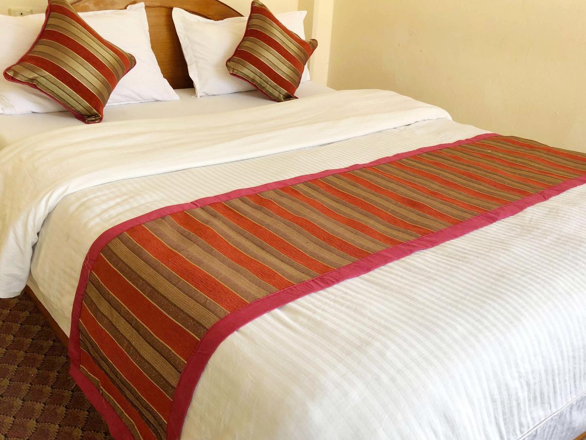Hotel Grand Holiday Покхара Екстер'єр фото