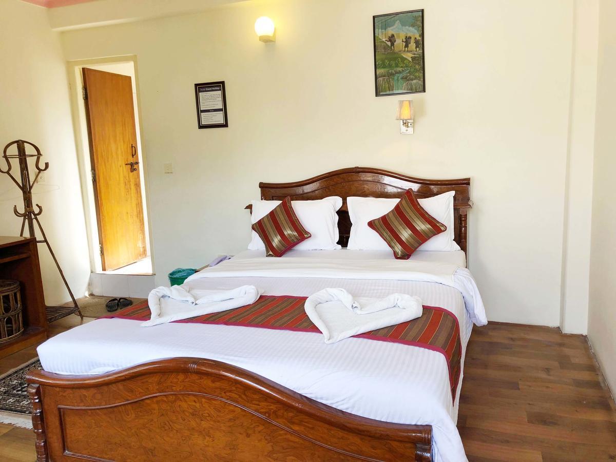 Hotel Grand Holiday Покхара Екстер'єр фото