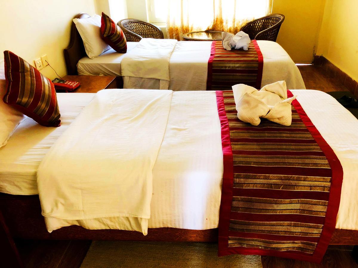 Hotel Grand Holiday Покхара Екстер'єр фото