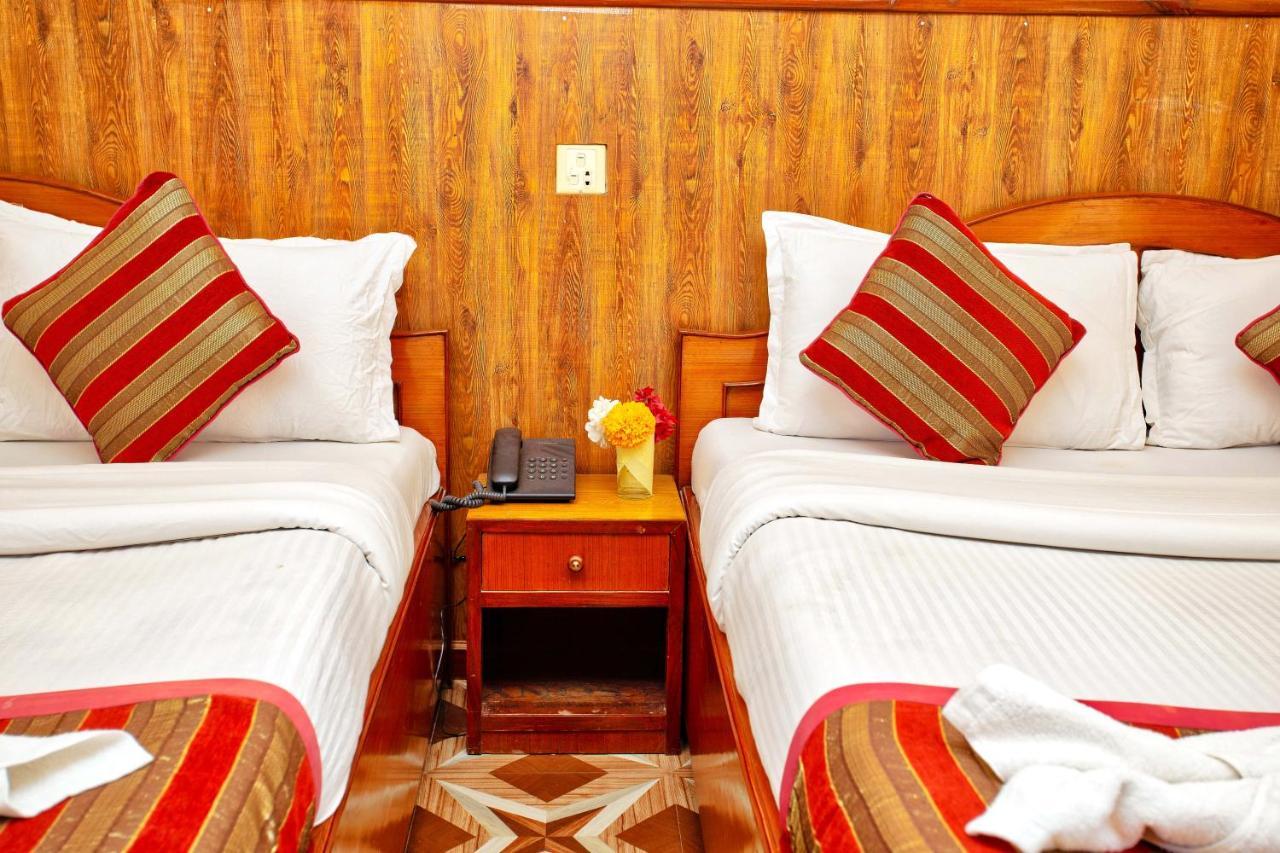 Hotel Grand Holiday Покхара Екстер'єр фото