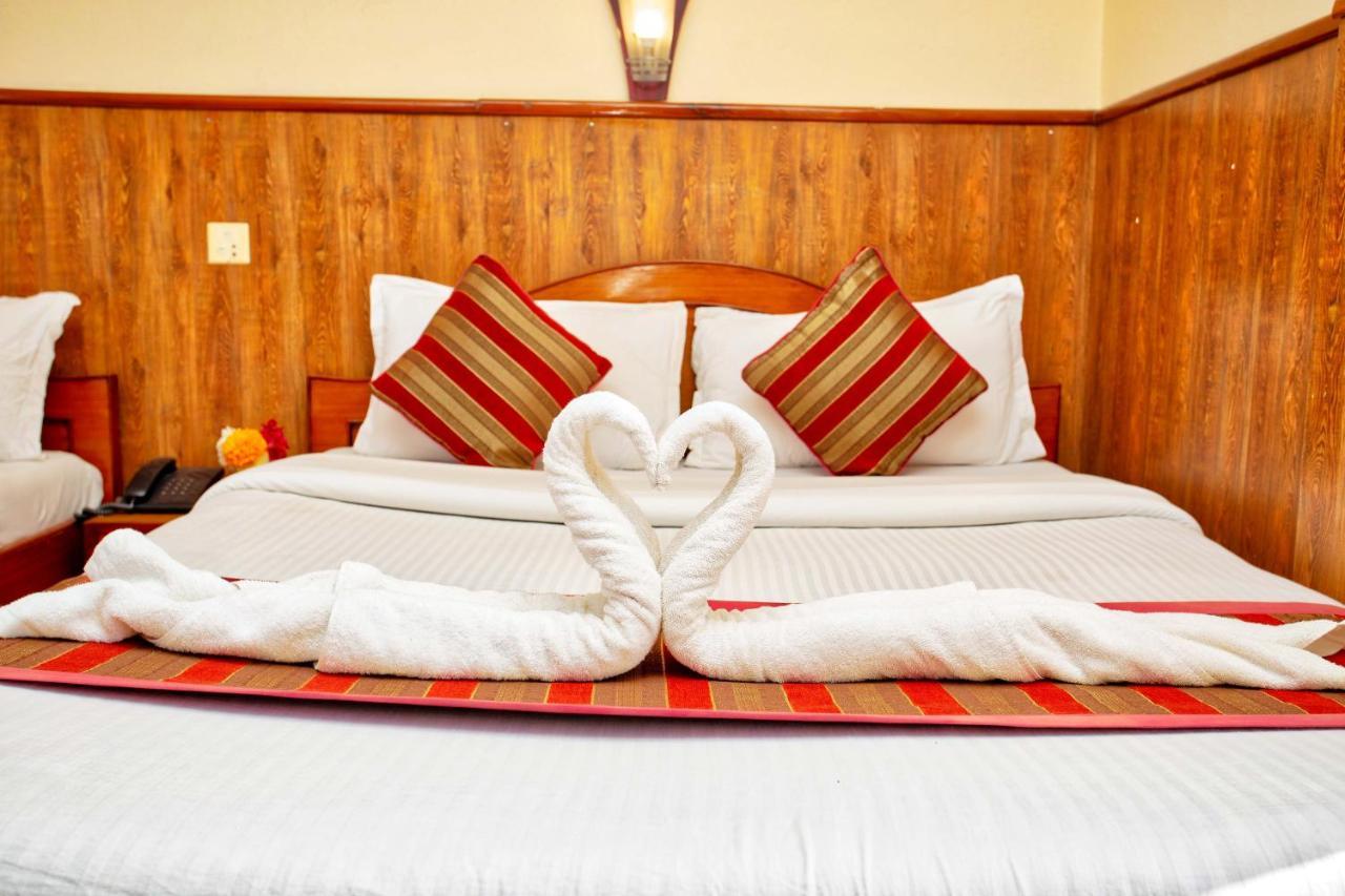 Hotel Grand Holiday Покхара Екстер'єр фото