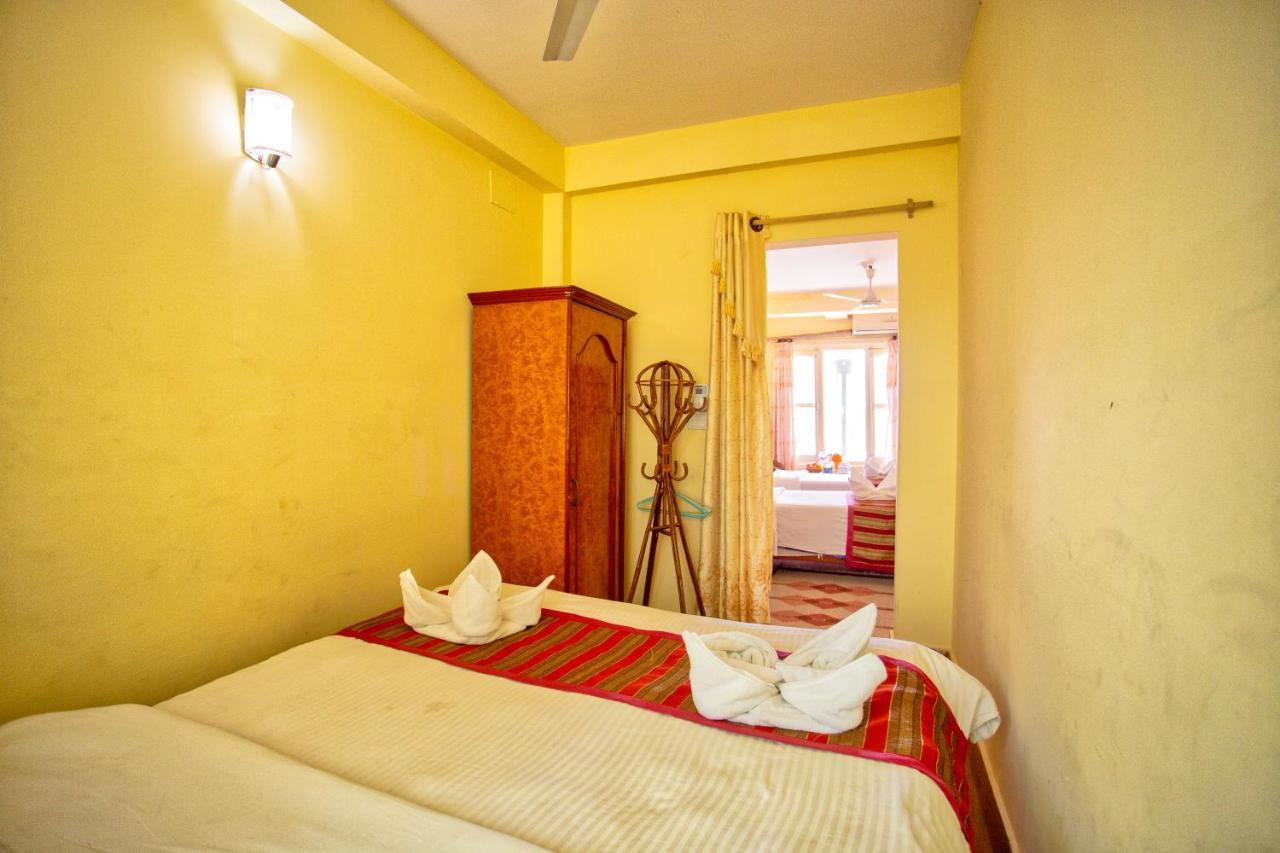Hotel Grand Holiday Покхара Екстер'єр фото